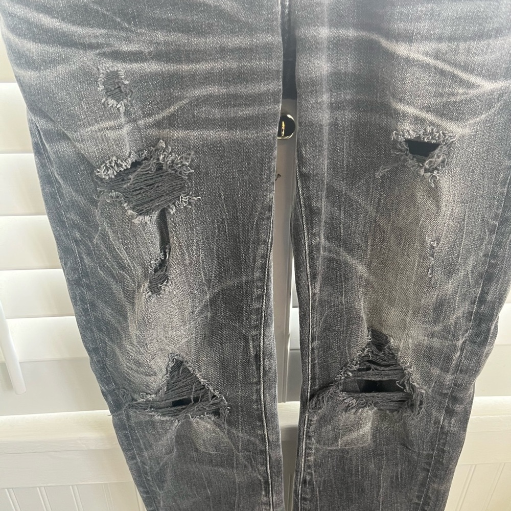 AMERICAN EAGLE MENS 28 x 30 BLACK DENIM RIPPED JEANS